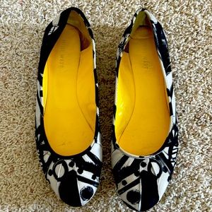 Women’s Nine West size 9 flat shoes